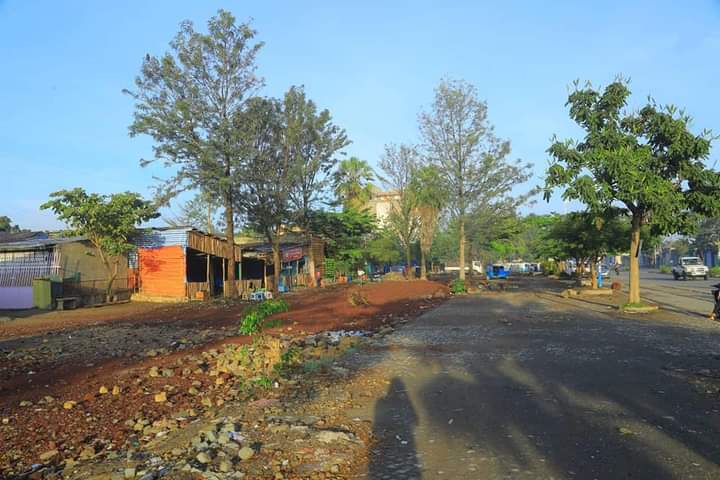 tsegaye2k's tweet photo. Today, we have started the construction of the atote project that includes #pedestrian walkways, #bicycle paths and recreational areas.
@ethiop_mot #Hawass #City https://t.co/Vl5tiC8myB