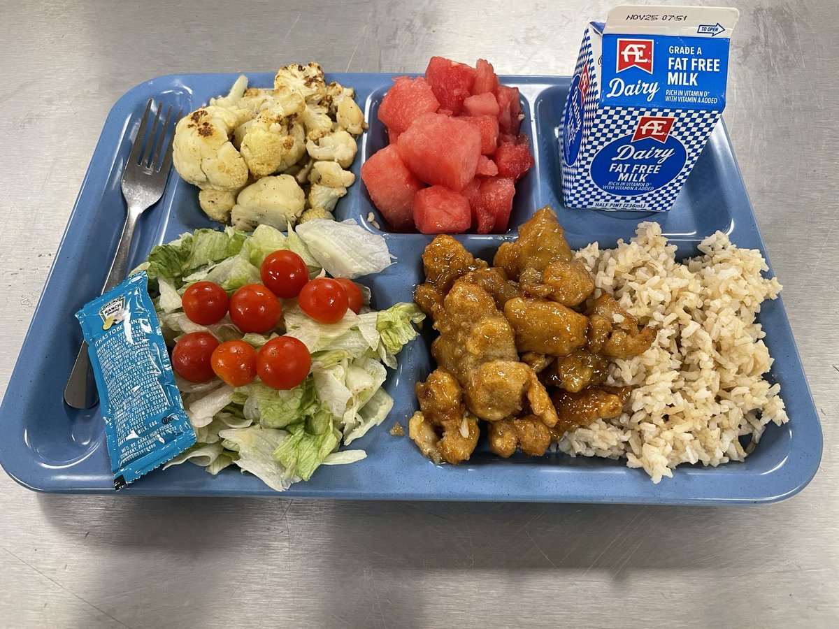 Winner winner, Mandarin Orange Chicken dinner in the lunchroom  <a href="/AnkenySchools/">Ankeny Schools</a> today!!  Yep,all of this was up for grabs for Ankeny students today at lunch! $2.90-$3.10 per meal!!…oh yeah, the roasted cauliflower and watermelon was also on point! 😋

#WeFeedKids