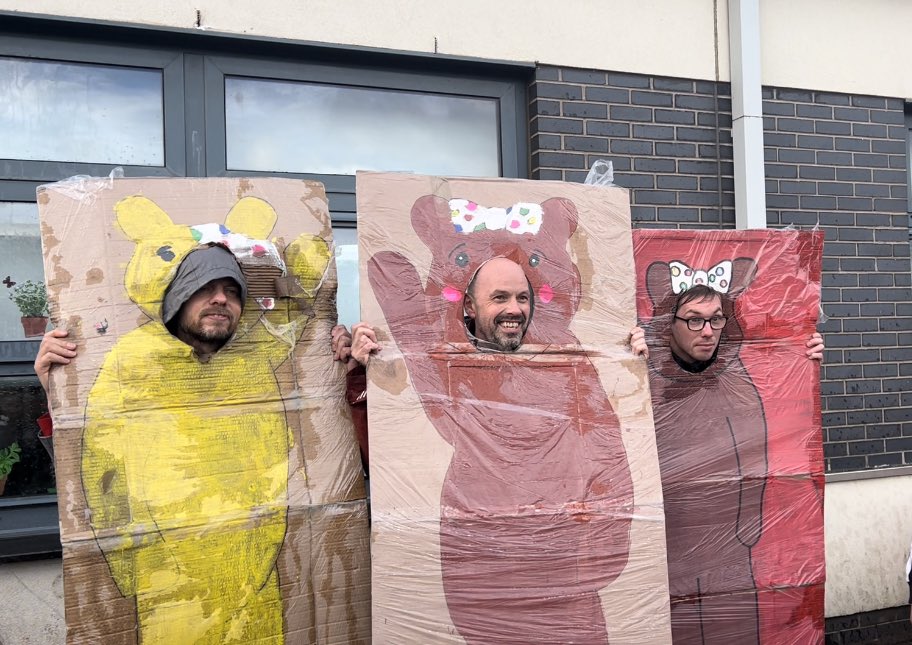Simpson Staff being Spotacular for <a href="/BBCCiN/">BBC Children in Need</a> Thank you for supporting our fundraising. If you’d like to donate to Children in Need you can on <a href="/SimpsonPrimary/">Simpson Primary</a> <a href="/NurserySimpson/">Simpson PS Nursery</a> just giving page: justgiving.com/fundraising/si…
