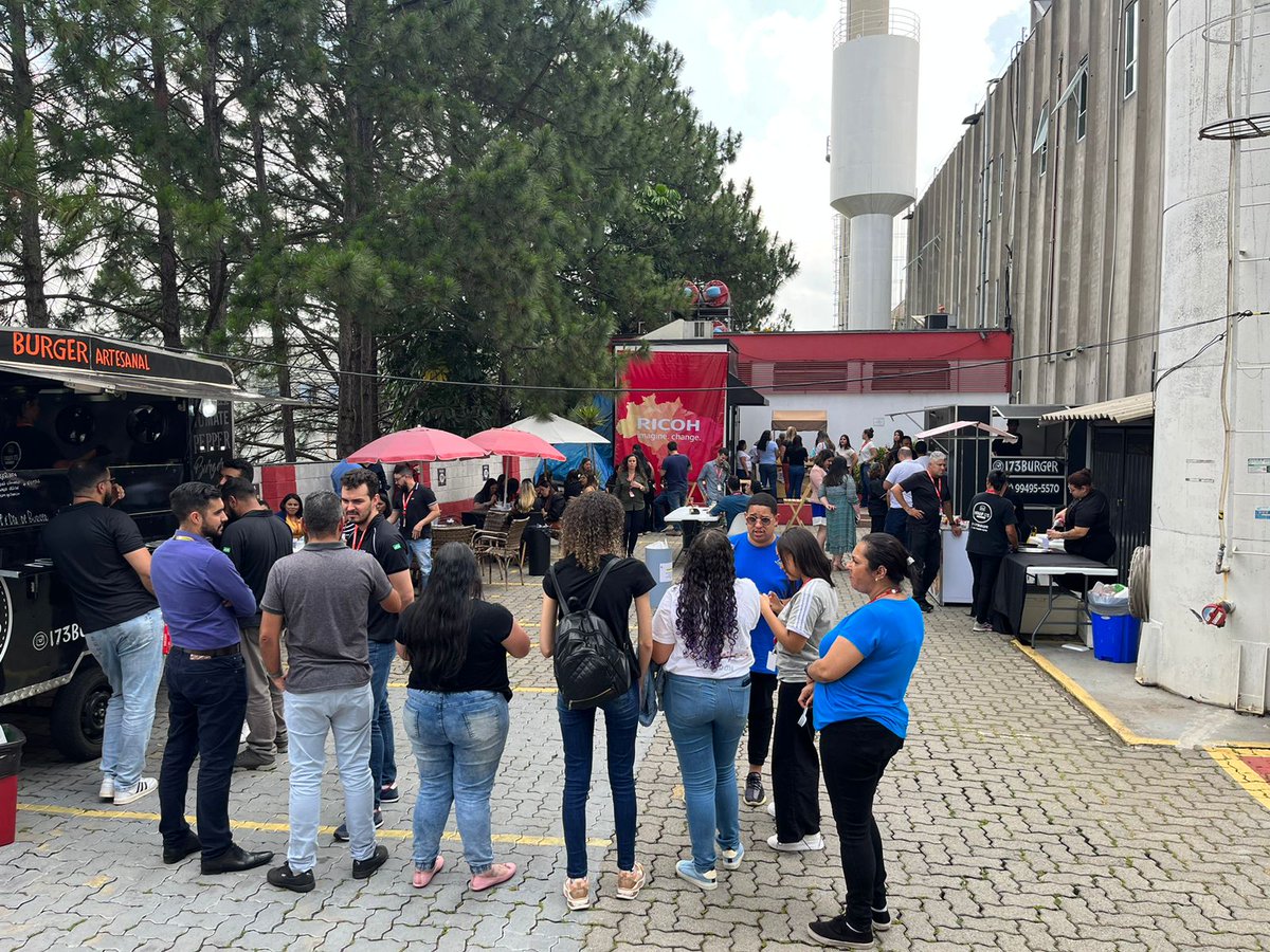Ricoh_Brasil's tweet photo. Chegamos ao 7º mês consecutivo de meta superada nesse FY22!!

Dessa vez contamos com a presença mais que especial de @LornaHernandez VP de Human Resources da @ricohlatinamerica, para comemorar com nossa equipe e celebrar a dedicação de todas as áreas.

#RicohBrasil #RicohWay https://t.co/InOG8mgB29