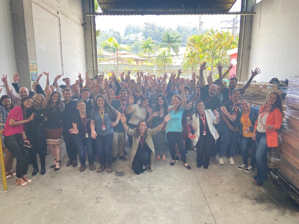 Ricoh_Brasil's tweet photo. Chegamos ao 7º mês consecutivo de meta superada nesse FY22!!

Dessa vez contamos com a presença mais que especial de @LornaHernandez VP de Human Resources da @ricohlatinamerica, para comemorar com nossa equipe e celebrar a dedicação de todas as áreas.

#RicohBrasil #RicohWay https://t.co/InOG8mgB29