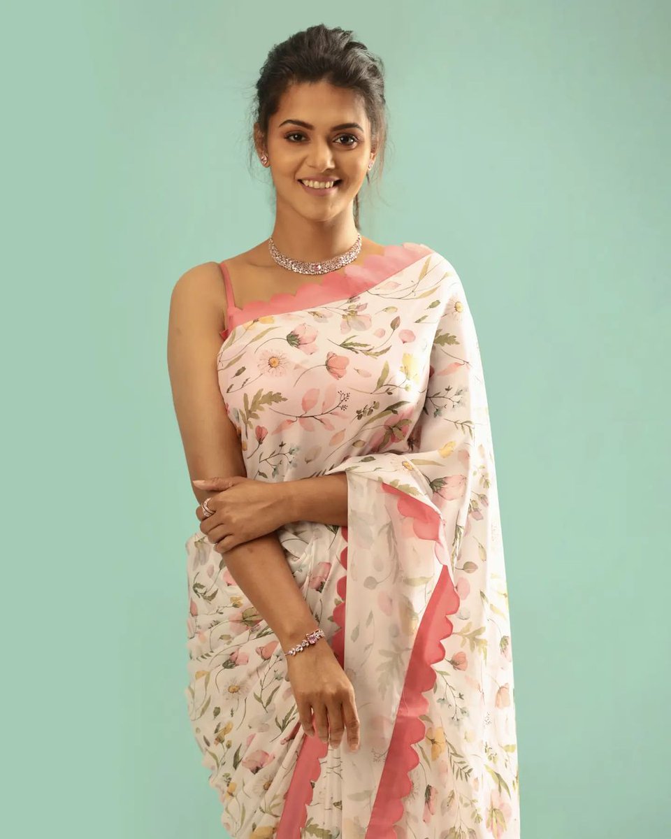 kolly_web's tweet photo. #swathistakrishnan ....so beautiful..π₯°β€
#kollyweb #swathistakrishnan #Actressgallery #instagram #saree #pink https://t.co/YxAzXN7Z8o