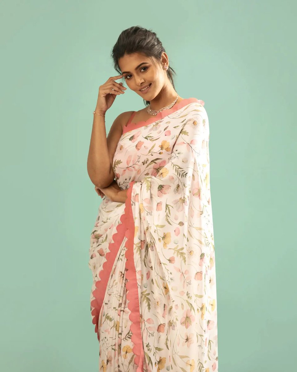 kolly_web's tweet photo. #swathistakrishnan ....so beautiful..π₯°β€
#kollyweb #swathistakrishnan #Actressgallery #instagram #saree #pink https://t.co/YxAzXN7Z8o