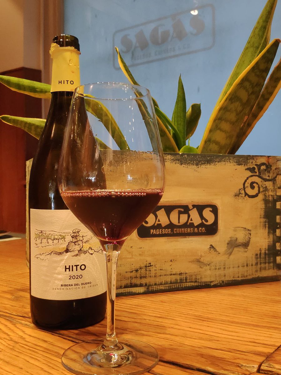 amparo_so's tweet photo. HITO 2020 • 100% Tinto Fino • Ribera del Duero. 💯 "Expresivo, equilibrado y un final muy agradable" I un bon entrepà del Sagàs Pagesos🍷Salut! https://t.co/nr9aa84BYY