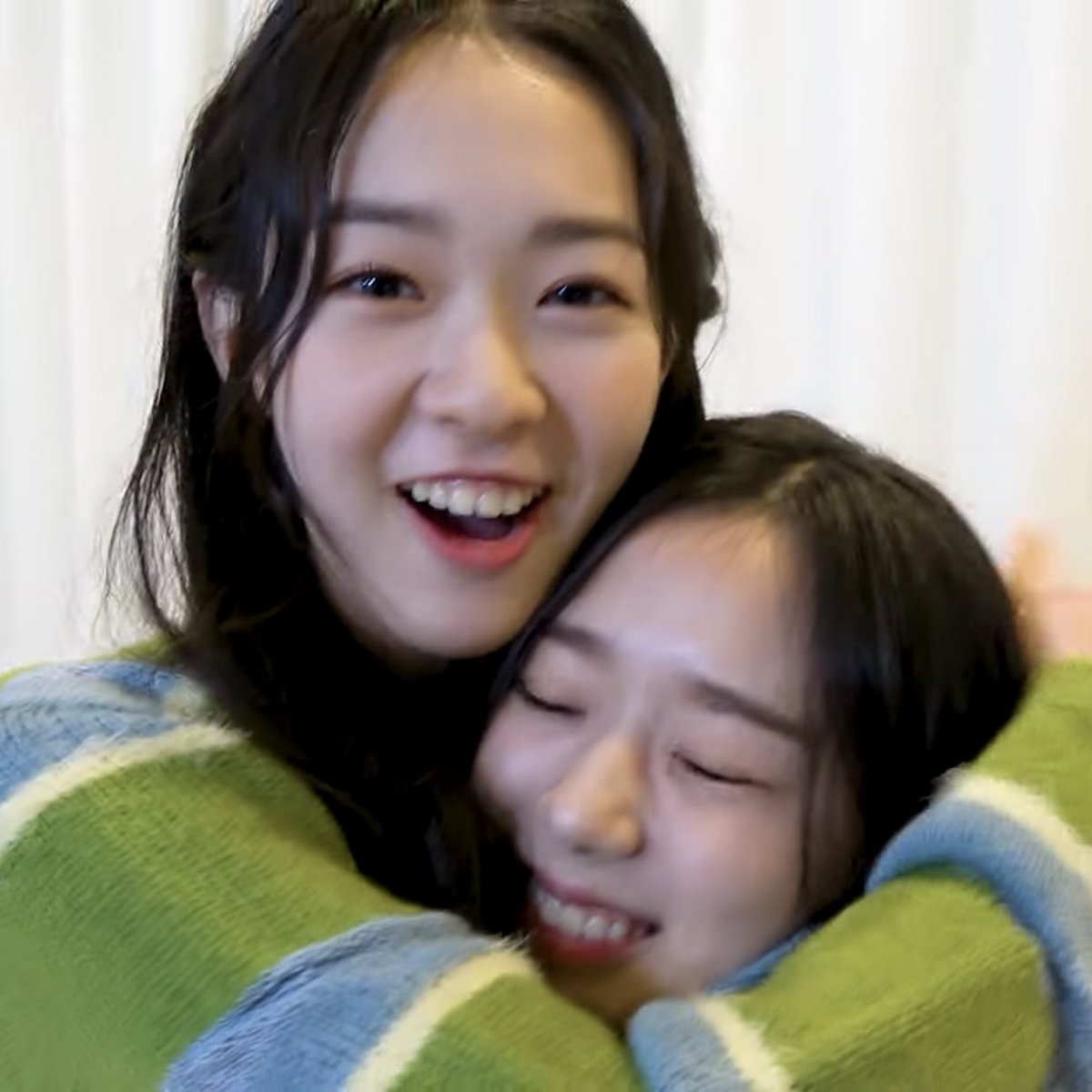 triplespic's tweet image. soomin and chaeyeon are too cute