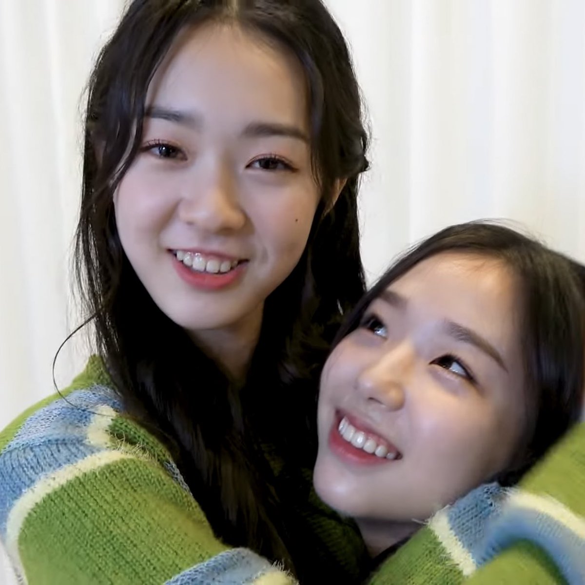 triplespic's tweet image. soomin and chaeyeon are too cute