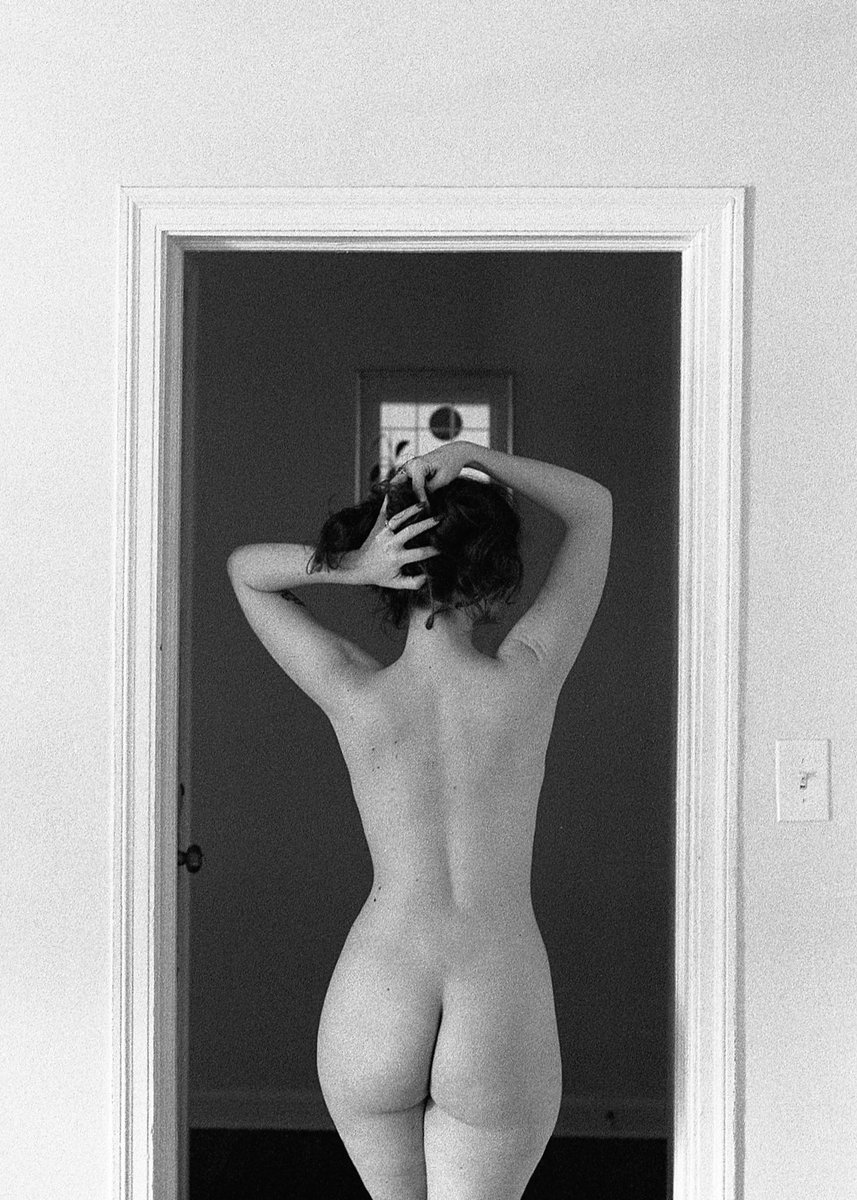 owlista's tweet photo. Nameless.
Shot by @nudes_onfilm https://t.co/4KCmGdjZC7