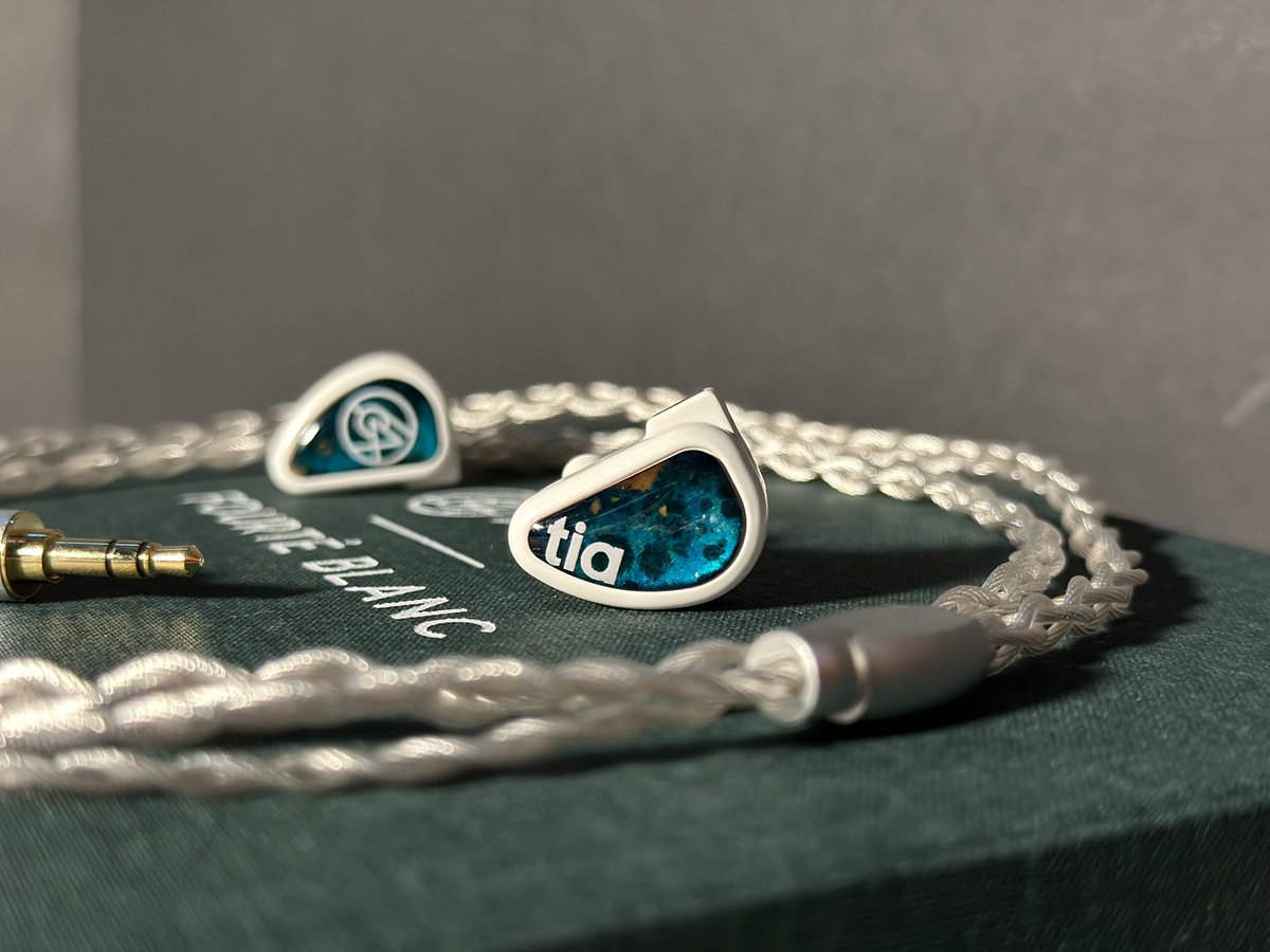 The <a href="/64audio/">64 Audio</a> Fourté Blanc is an absolutely phenomenal flagship IEM. Coupled with the <a href="/astell_kern/">Invixion</a> SP3000? Fuggettaboutit. 🤌

Check out the full reviews on our blog and YouTube Channel!

bloomaudio.com/blogs/articles…

youtu.be/hht-bUtyaeU