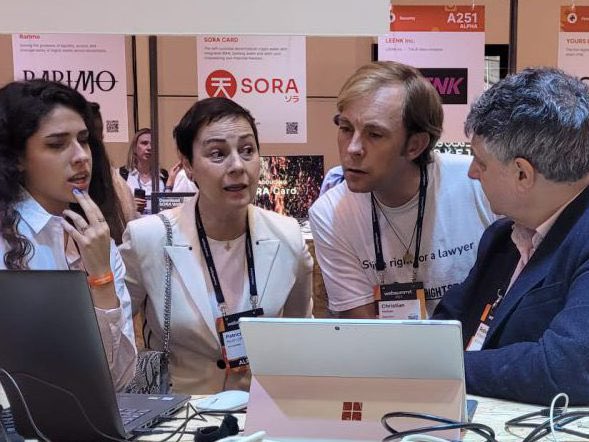 Muchas gracias a @aragonexterior por su apoyo en Websummit Lisboa y también a <a href="/CEEIARAGON/">CEEIARAGON</a> <a href="/10labs/">10labs</a> y a @ITAINNOVA <a href="/escuindavid/">David Escuín</a> 
Estamos deseando mostraros una nueva forma de entender la contratación digital desde  <a href="/ACCEPTABLE_Esp/">Acceptable</a>  y <a href="/aralegis/">Aralegis</a> #blockchain 
Foto @aragonexterior