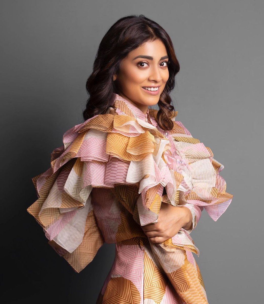 kolly_web's tweet photo. Shreya Saran...stunning outfit for #drishyam2 promotions....π«β¨
#kollyweb #shreya #actress #actresslife #ActressGallery #drishyam2 #kollywood #tollywood #bollywood #love #outfit #promotions #instagram #instadaily #photography #photos https://t.co/ICMXtfe5ui