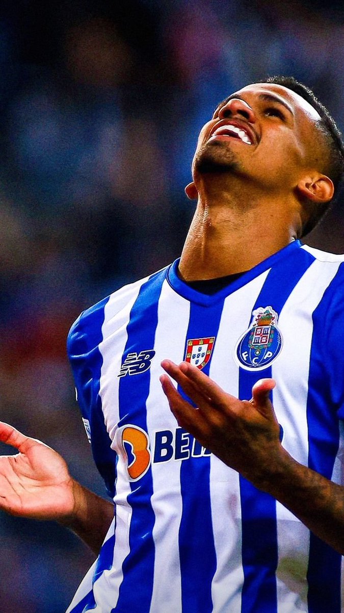 fcportofas19's tweet photo. Galeno, um jogador que sempre pensei que pudesse ser convocado para o Mundial devido às enormea prestações que está a fazer ao serviço do FC Porto. 

👉🏻Relembrar que está ainda nomeado para o melhor onze da UEFA Champions League. https://t.co/eqlhfdqANL
