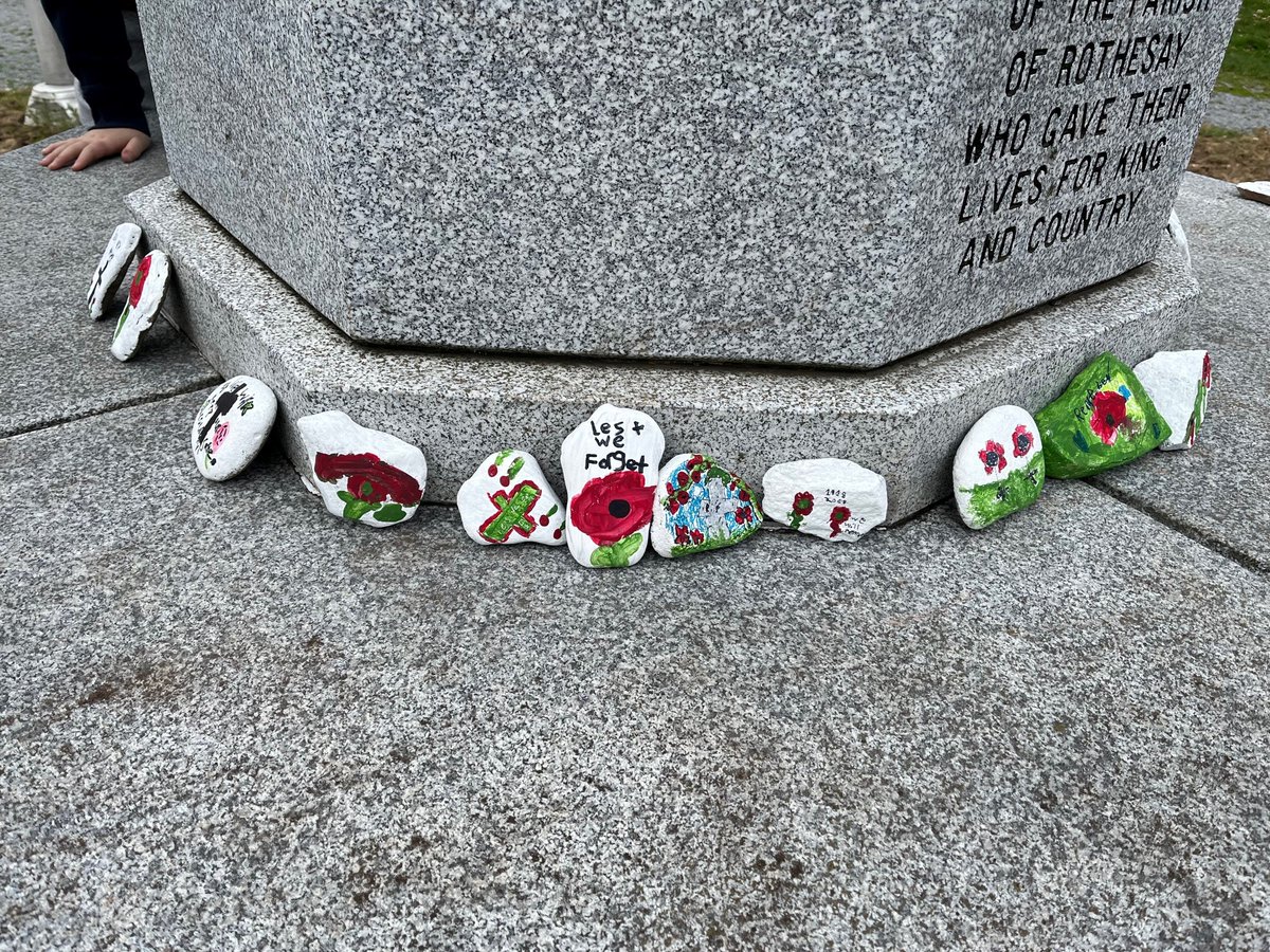 3Tilley and 3Robinson walked to the Rothesay Commons to place their remembering rocks. <a href="/Rothesay_NB/">Rothesay</a> <a href="/ASD_South/">Anglophone South School District ASD-S</a>