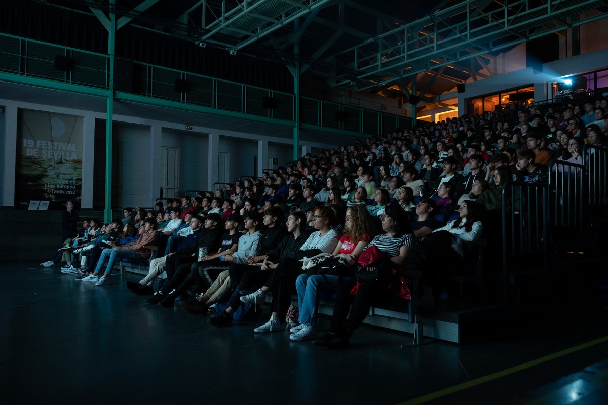 🎒 ¡Nos encanta ver las salas llenas de pequeños y jóvenes espectadores! 

Más de 13.000 alumnos y alumnas de centros educativos ya han pasado por el #SEFF2022 a través de nuestro programa educativo, gracias al apoyo de <a href="/FBSabadell/">Fundación Banco Sabadell</a> y la colaboración del <a href="/IFsevilla/">Consulat France / Institut français de Sevilla</a> y <a href="/TV5MONDE/">TV5MONDE</a>.