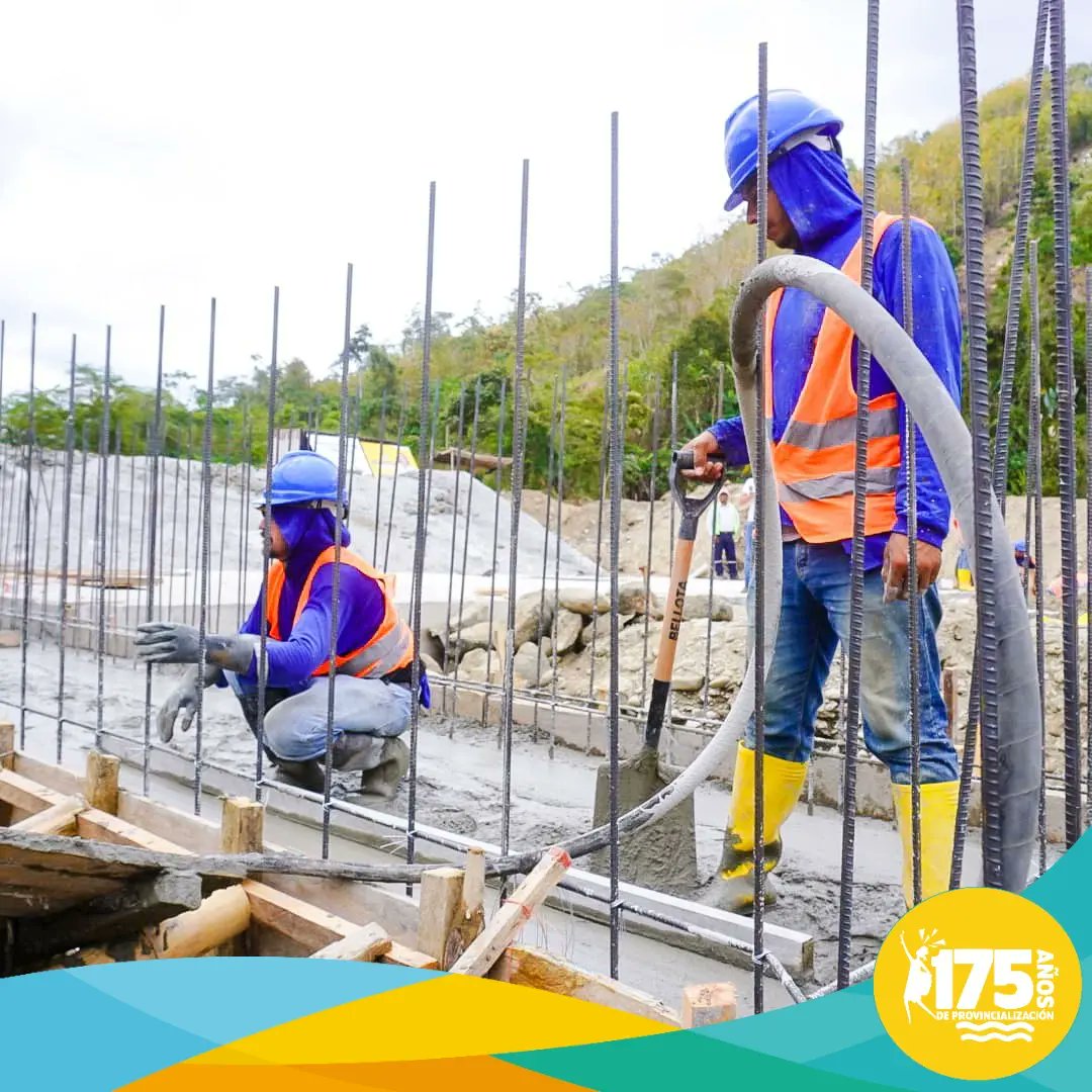 PrefecturaESM's tweet photo. Mediante el respaldo de @Robertapsc6, prefecta de Esmeraldas, al desarrollo del sector productivo de las zonas rurales de la provincia, la Dirección de Cuencas, Riego y Drenaje, avanza en la construcción de un nuevo y moderno sistema de riego en la comunidad de #Tabuche. https://t.co/ycjsqkQfRh