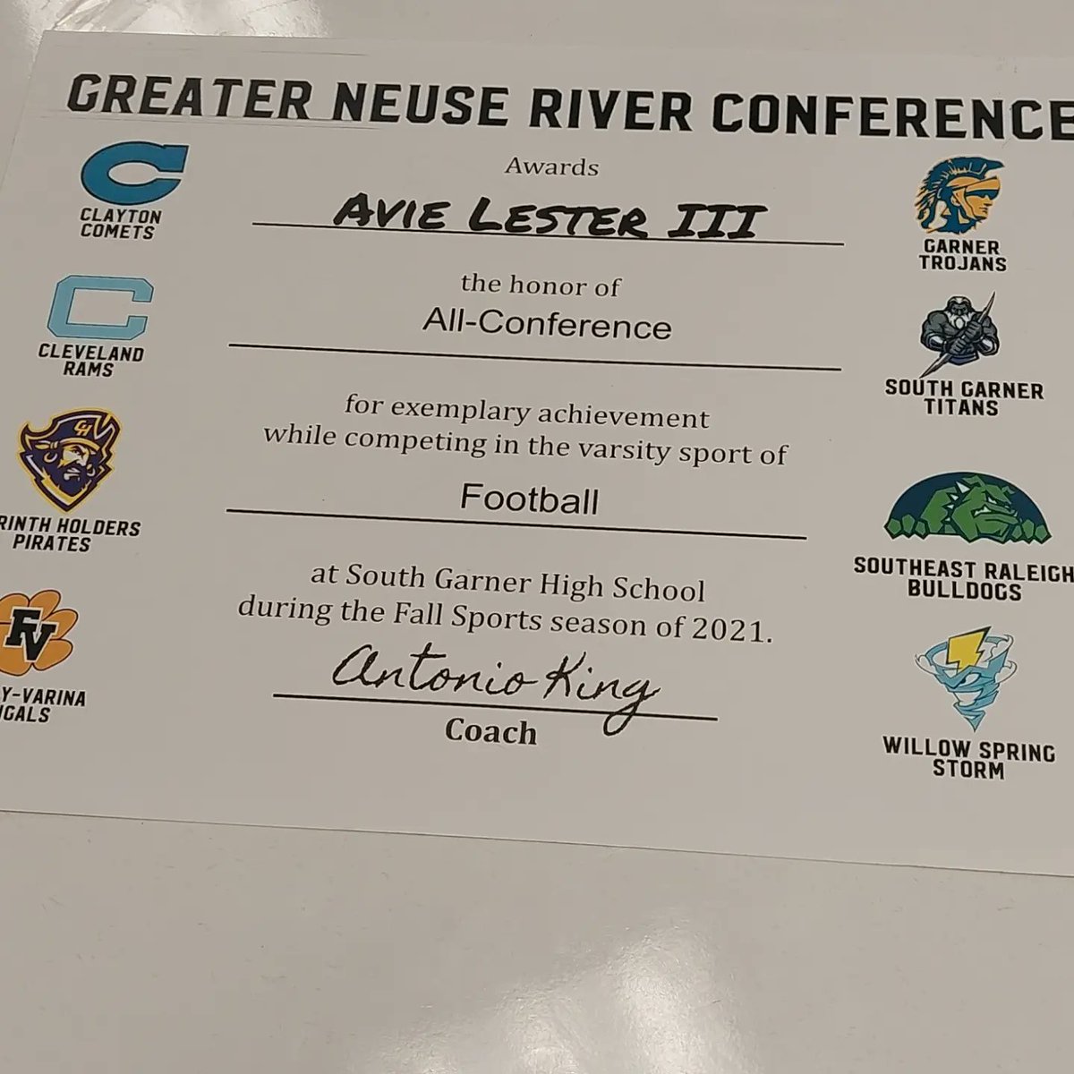 Defensive linemen of the year thank you <a href="/ACoachKing/">Antonio King</a> and Coach G for their efforts and coaching me to the best I can be on and off the field.