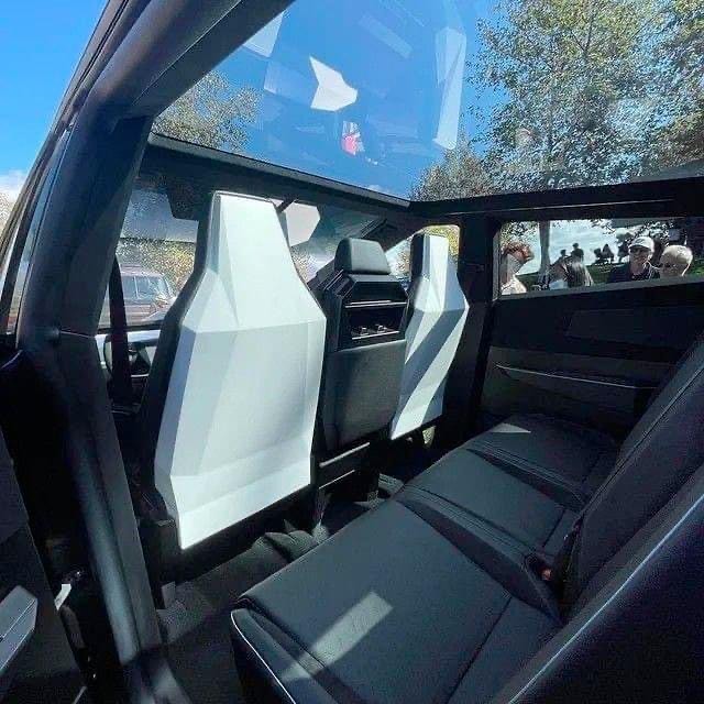 DimaZeniuk's tweet image. Inside the Tesla Cybertruck 😍🖤

@Tesla @elonmusk