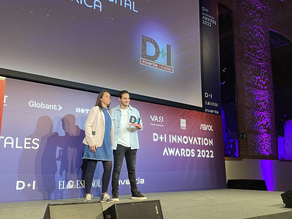 disruptoresee's tweet image. Por último, conocemos que @Datanomik acaba de adjudicarse el premio a la mejor iniciativa digital en Latinoamérica. 🎊🎊Recoge el premio su cofundador, @gonzalostrauss , de manos de la editor-at-large de D+I Americas, @petezin. 
#DInnovationAwards2022 @elespanolcom @Invertia