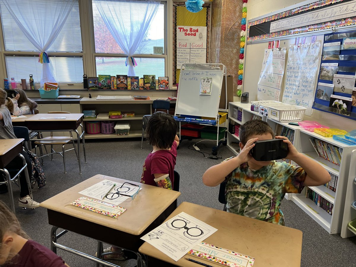 KMcCray85's tweet image. 🛑 by 3s @WASDPA_HV to see Ss exploring the country using @RobotLABInc #ExpeditionsV2 &amp;amp; creating See, Think, Wonders to further their learning! #StudentExplorers #ARVRinEDU #EdTech #OhThePlacesYouWillGo #DreamJob @wasdpa