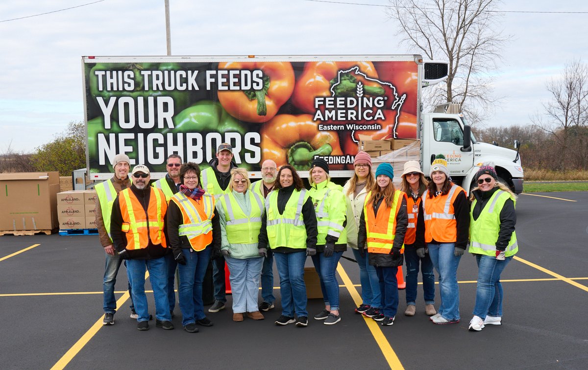 Yesterday, our Resale team volunteered to staff a @FeedAmericaWI mobile food pantry on our Corporate Campus. They distributed boxes of food to hundreds of local families in need. Great work, team! #SolvingHungerLocally #DifferenceMakers