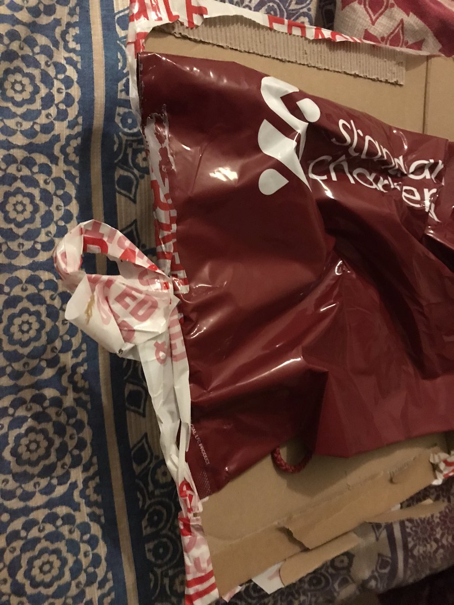 crazybubba4's tweet image. @LFC what a disgrace from your online store. My little lad bought this with his own money and this what you thought was acceptable to send to him he is a die hard fan and this is how you have treated him.