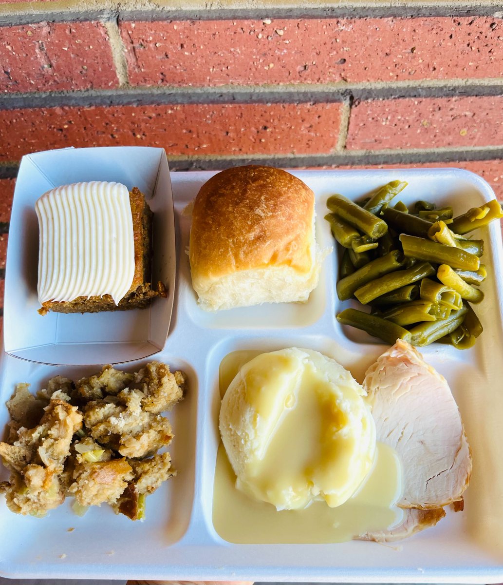 A beautiful Thanksgiving plate in @DPSNewsNow this week: roasted turkey, mashed potatoes, gravy, and green beans along with many dishes made from scratch like sage stuffing (with their classic homemade bread), sweet potato cake with cream cheese frosting, and a dinner roll.