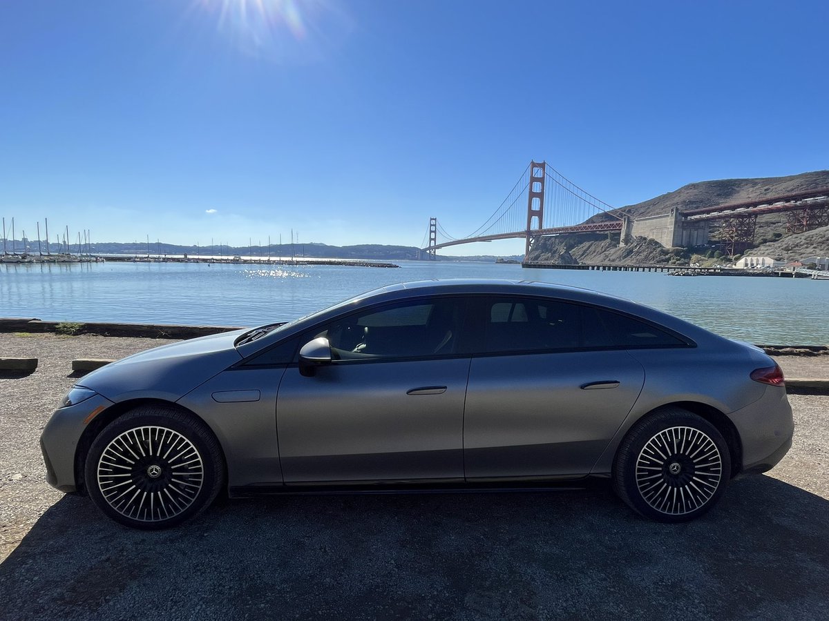 YogenPratap's tweet photo. And the customary stop at one of the world’s most photographed locations in the world on the #EQadventure with @MercedesBenzInd @AUTOTODAYMAG @carandbike https://t.co/q1AdOSsxJQ