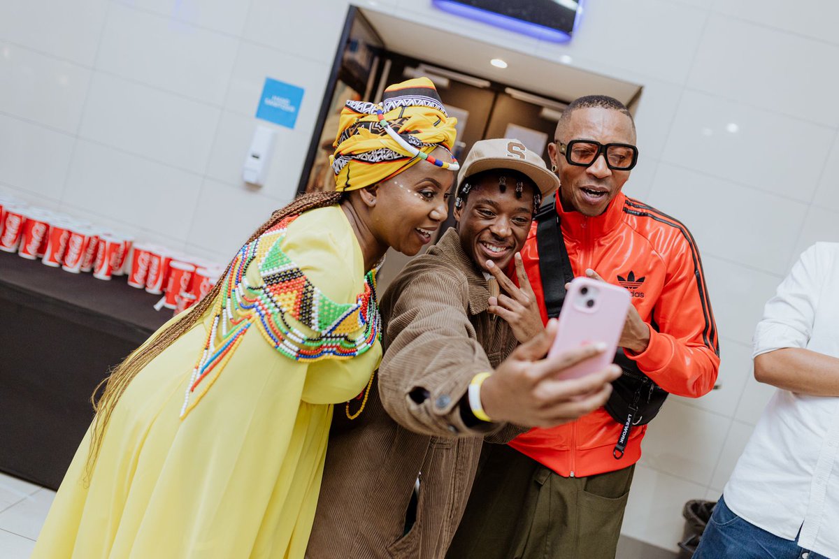 MTNza's tweet photo. Selfie time with Mirriam Mathebula, @MTNza Youth Manager, our #OnThePulse Content Creator winner, @undefeatedboyww and his mentor @Teabag_Moleya, enjoying the #WakandaForeverSA vibes 🤳🏾 #MTNPulse #WeStayWinning #MTNForever https://t.co/dJAqpqRrsU