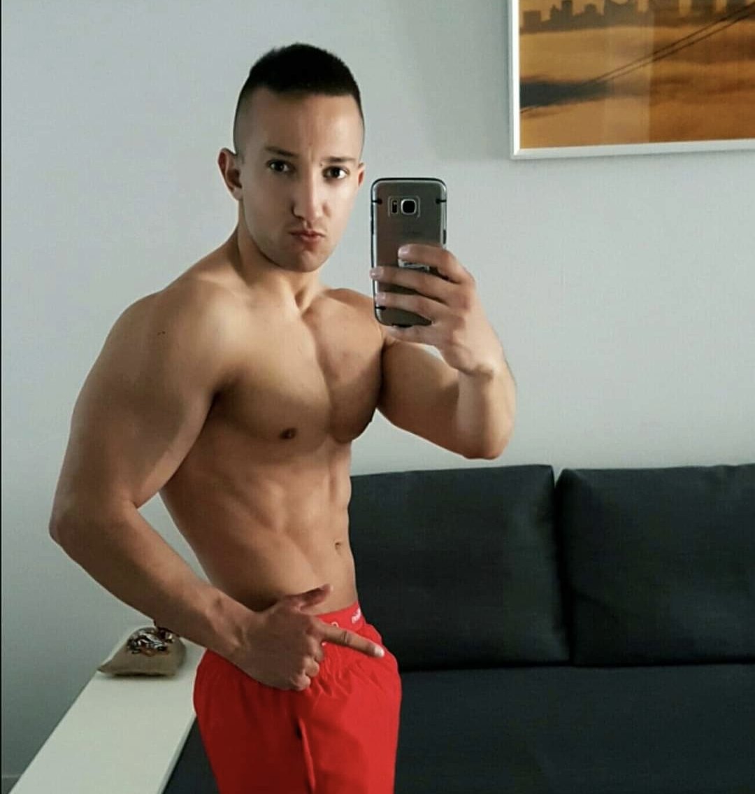 OeterkoPeter's tweet photo. #sports #man #FitnessModel https://t.co/4w5e0G7PN2