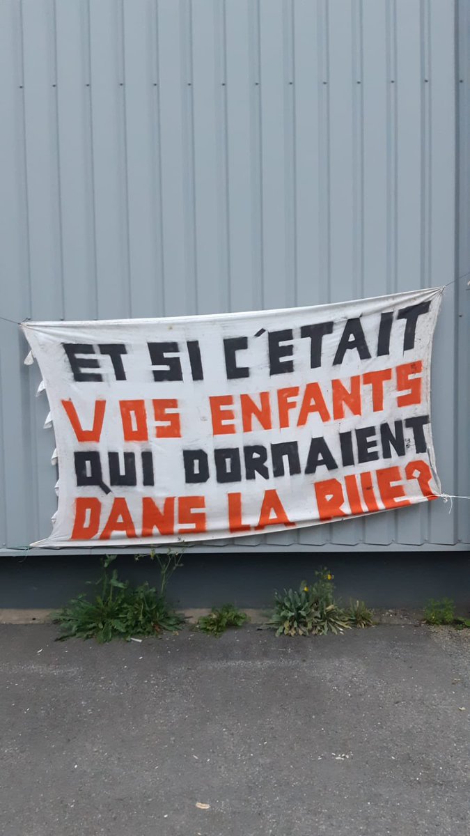 Rennes, occupation du gymnase de l’Ille, jour 4: 
Côté <a href="/bretagnegouv/">Préfet de Bretagne et d'Ille-et-Vilaine</a> , aucune réponse, ni solution proposée. Pourtant la majorité des personnes présentes sont demandeuses d'asile et devraient accéder à un hébergement. L'État est donc hors la loi et ne semble pas s'en soucier.