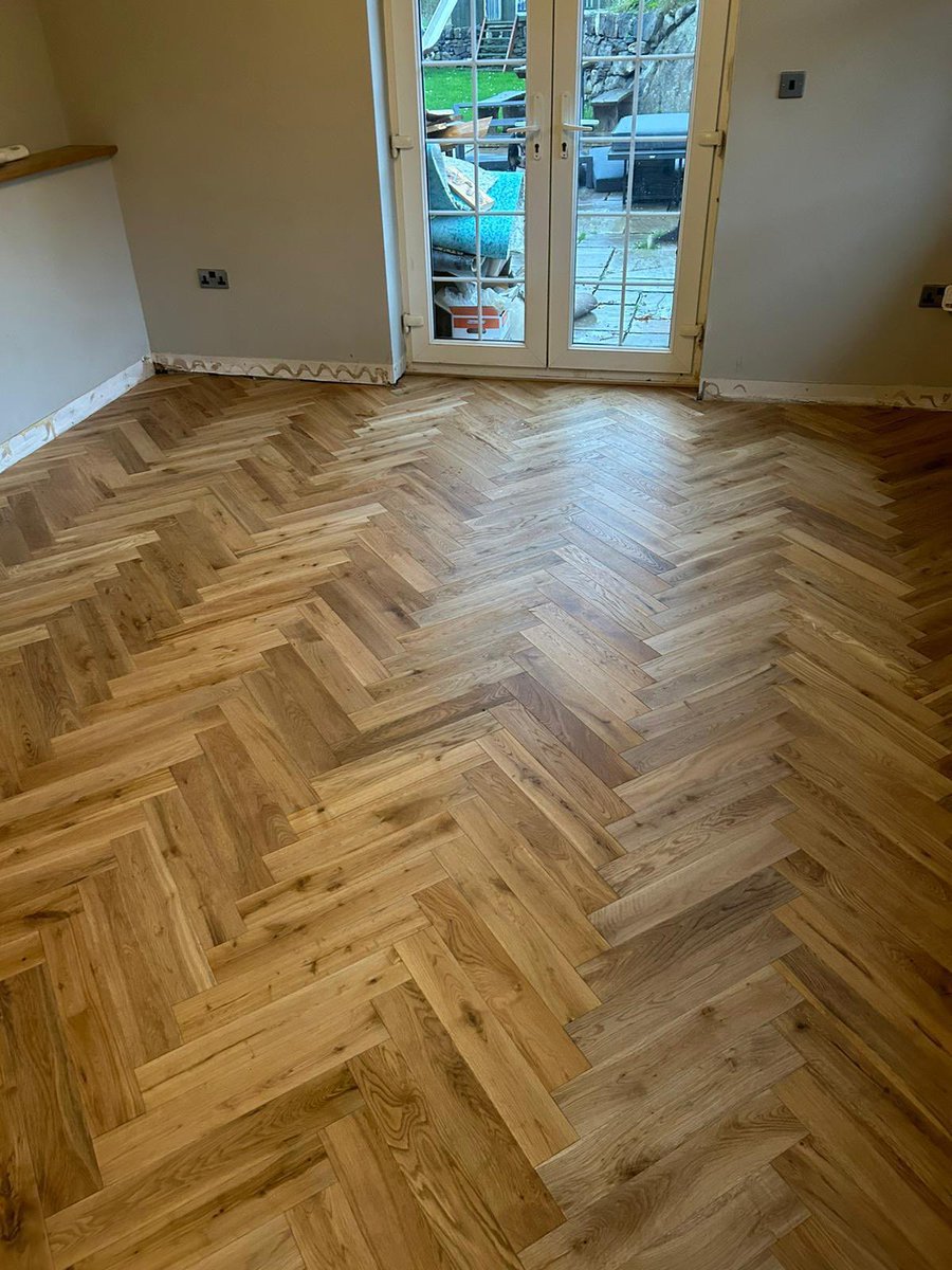 Brooks Brothers Engineered Herringbone Oak, brushed & Oiled flooring. Supplied and installed using by our team, using Berger Seidel primer P and M1 adhesive.  
#herringbone
#engineered
#flooring
#flooringsupplies 
#installation
#lounge
#llanwrst 
#northwales