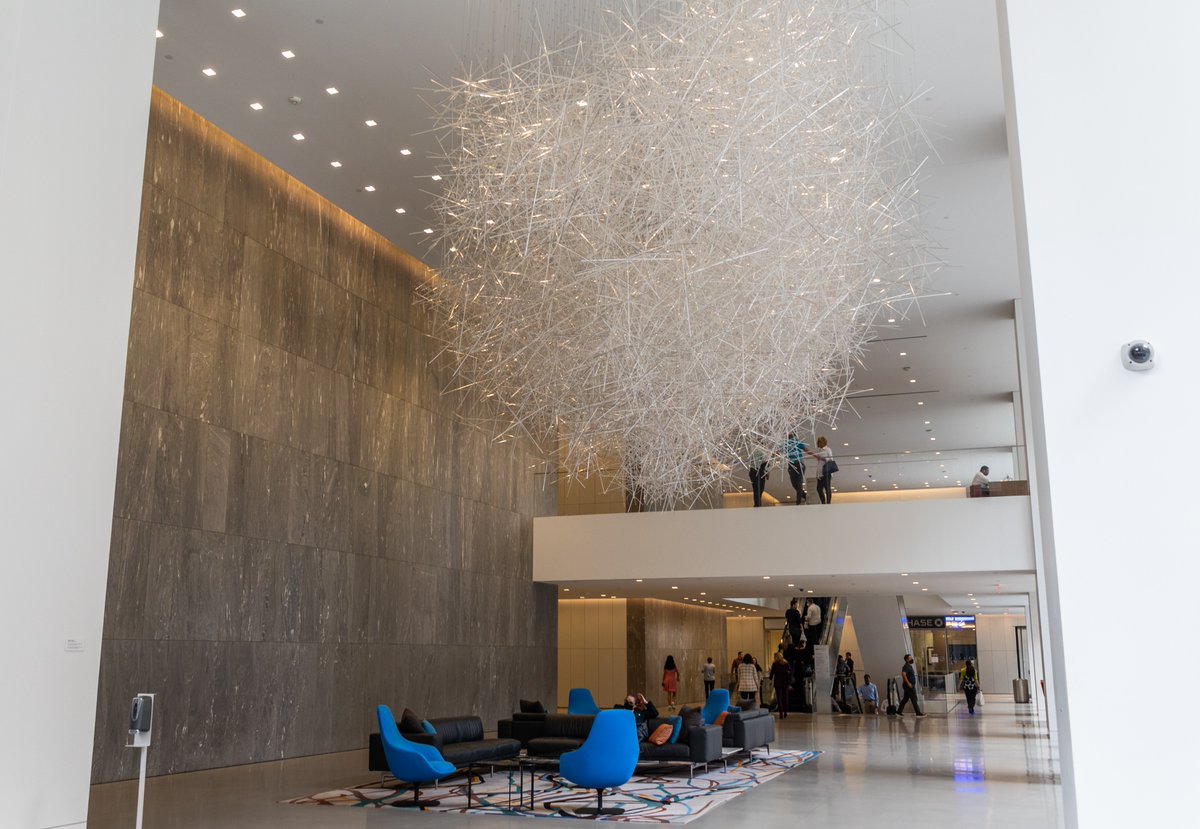 BrookPropHTX's tweet photo. Art can uplift, provoke, soothe, & entertain. Tokujin Yoshioka’s Prismatic Clouds installation in One Allen Center is made of approx. 20,000 clear prism rods to create its one-of-a-kind form.
#AllenCenter #DowntownHouston #BrookfieldProperties #OfficeSpace #CommercialRealEstate https://t.co/yJIY0Wo8xk