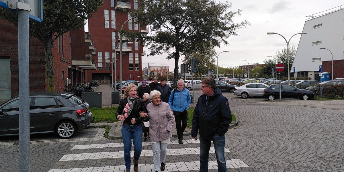 Mooie wandeling met ouderen en raadsleden in Pijnacker-Zuid om een veilige en herkenbare wandelroute te realiseren! Met dank aan <a href="/WelzijnPN/">SWOP Pijnacker-Nootdorp</a> en <a href="/PietervForeest/">Pieter van Foreest</a>