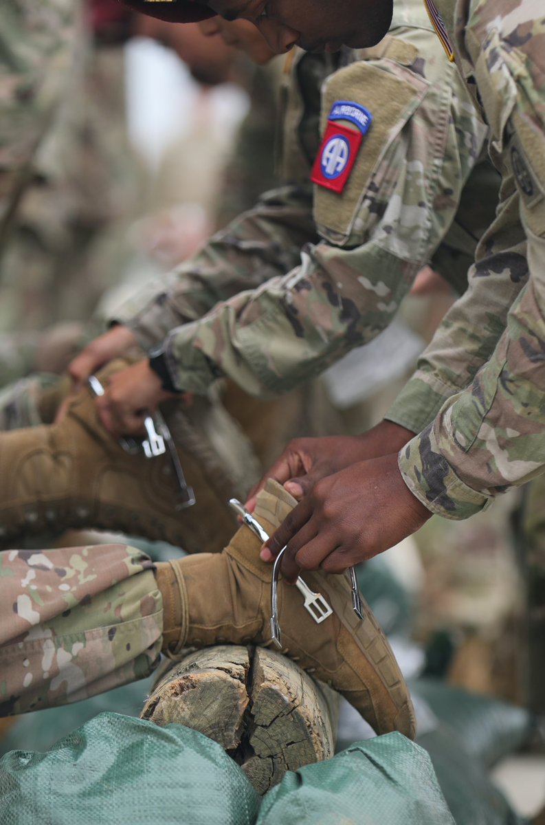 2BCT_FALCONS's tweet photo. This week, Paratroopers from across the Falcon Brigade conducted a Spur Ride where they navigated technical &amp; tactical challenges, operated as a cohesive team, &amp; increased their readiness. Today, 234 Paratroopers earned their Silver Spurs! LET’S GO! @82ndABNDiv @18airbornecorps https://t.co/572c5Z8wi8