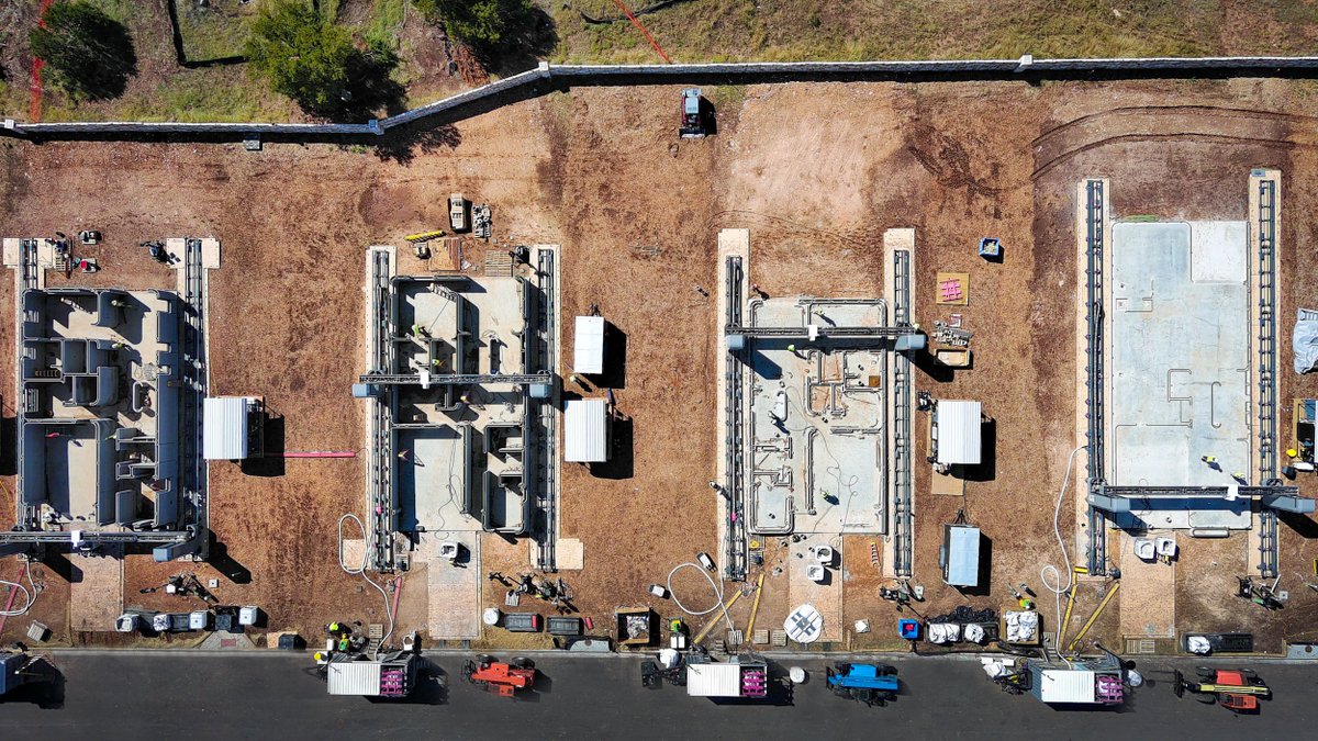 ICON3DTech's tweet image. This is what a fleet of Vulcan robots looks like delivering resilient, beautiful homes at speed &amp;amp; at scale.

@Lennar @BIG_Architects 

#ItsTimeToBuild