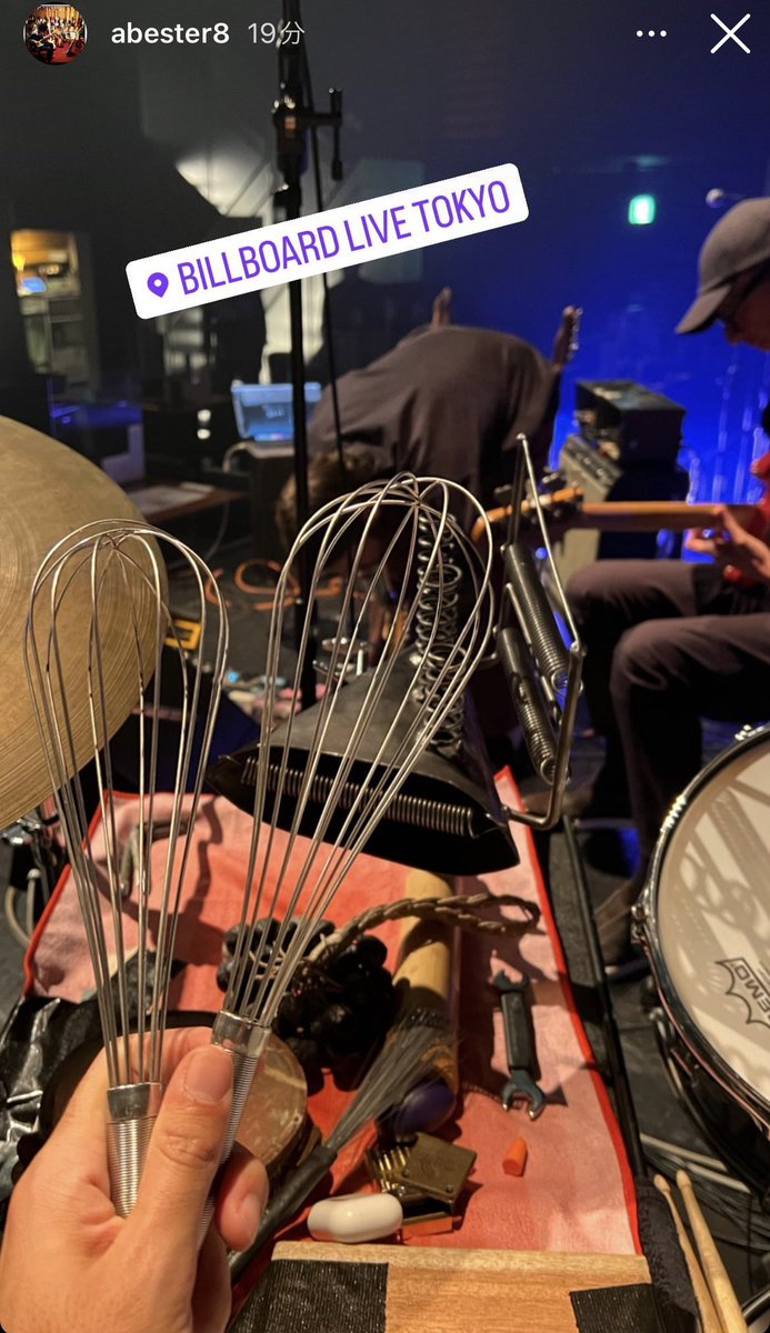 jumpeikamiya's tweet photo. 本日もBlake Mills × Pino Palladino バンドで我がシンバルは福岡へ😌
RideはAbeさんの地元オーストラリアのCraig Lauritsen。他は50SのA Zildjian。
先日貸した泡立て器をかなり気に入ったようで。どこに売ってるかと言われたのでプレゼントしました🎁
世界に羽ばたくマイ泡立て器！
また買わなきゃ笑 https://t.co/TCzuNKHgRy