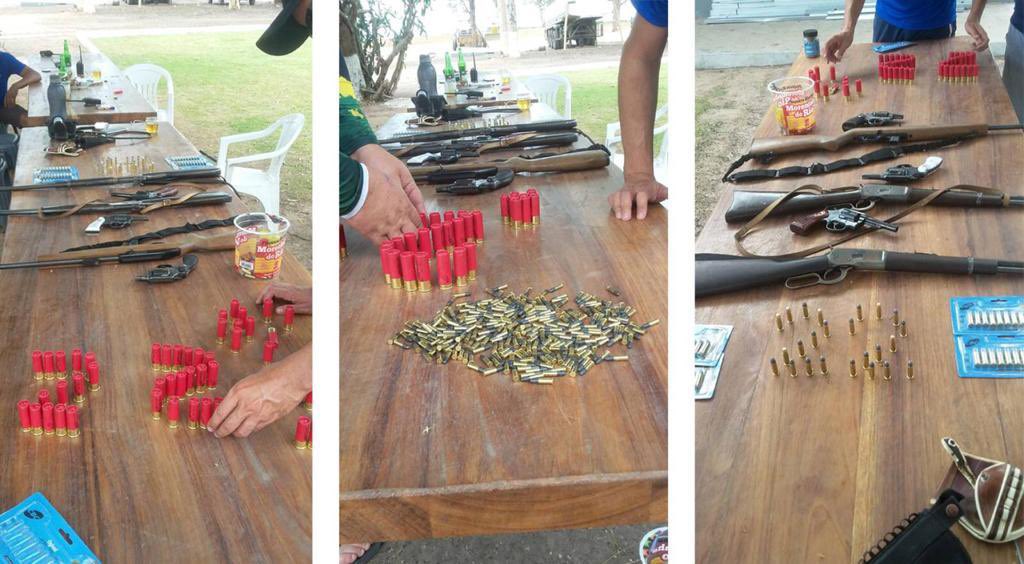 cptbahia's tweet photo. Fotos de pistoleiros em torno de uma mesa com armas longas e munição circularam pelas redes digitais de moradores de Correntina e região.Desde setembro a violência recrudesceu na região.

https://t.co/zuOlfSnXli https://t.co/42G1TkMh8p