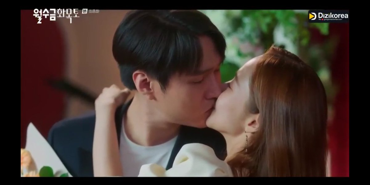 gug_oegeojuja's tweet photo. Bir klişeye daha kafa attı kızçem 😁👍❤️
#LoveInContract
#LoveInContractFinal
#LoveInContractEp16
#월수금화목토
#ParkMinYoung
#GoKyungPyo https://t.co/WXKxT2KEbE