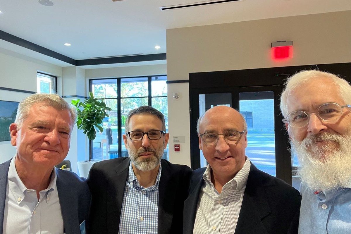 ElkusManfredi's tweet photo. Waterstone of Lexington (@waterstonelex) had their grand opening! What a fantastic night celebrating this new senior living community with @nationaldevelop.
#ElkusManfrediProject #seniorliving #independentliving #assistedliving #seniorcommunities #lexington https://t.co/Mlz5op1Aq7