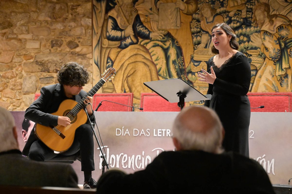 Pechamos o Simposio Florencio Delgado Gurriarán #LetrasGalegas2022 coa música composta no exilio mexicano para poemas de Amado Carballo, Álvaro Cunqueiro, Augusto Casas e Xosé María Álvarez Blázquez na interpretada por <a href="/SamuelDiz/">Samuel Diz</a> e <a href="/sopranobelen/">Belén Vaquero</a>.
🎦 youtube.com/watch?v=phK5mB…