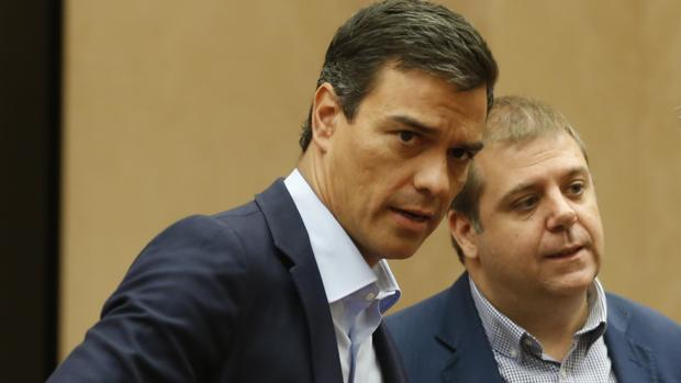 brotesverdeshou's tweet photo. @PacoHernando2 @progrestonazot @Correos Juan Manuel Serrano, cobró casi 200.000 euros brutos (199.219) en 2020, un cara pan, enchufado por Antonio, que lleva a Correos a la ruina. (Si con 200.000 euros, lleve a Antonio a la Moncloa, imagínate, aquí.) https://t.co/JjKcHiRMU4