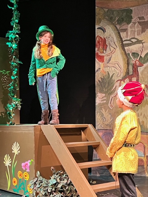 #SantaFe - Jill & Jack & the Beanstalk is this weekend @teatroparaguas! You'll love the show! Tomorrow 7pm Saturday 2pm & 7pm Sunday 2pm Celebrate the courage of our heroes as they team up to protect their community and escape the sleeping giant. Tix- teatroparaguasnm.org/jill-and-jack-…