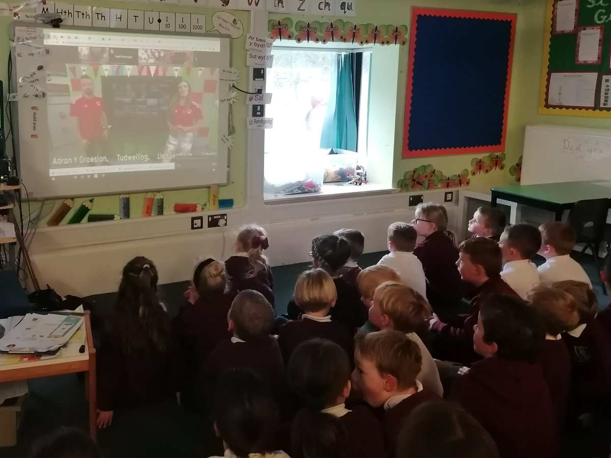 CymerPrimary's tweet photo. We enjoyed the jambori to celebrate Wales in the world Cup this morning 🏴󠁧󠁢󠁷󠁬󠁳󠁿#jamboricwpanybyd @urdd #CAPChestnut #CAPOak #capwillow https://t.co/241u41dFkN