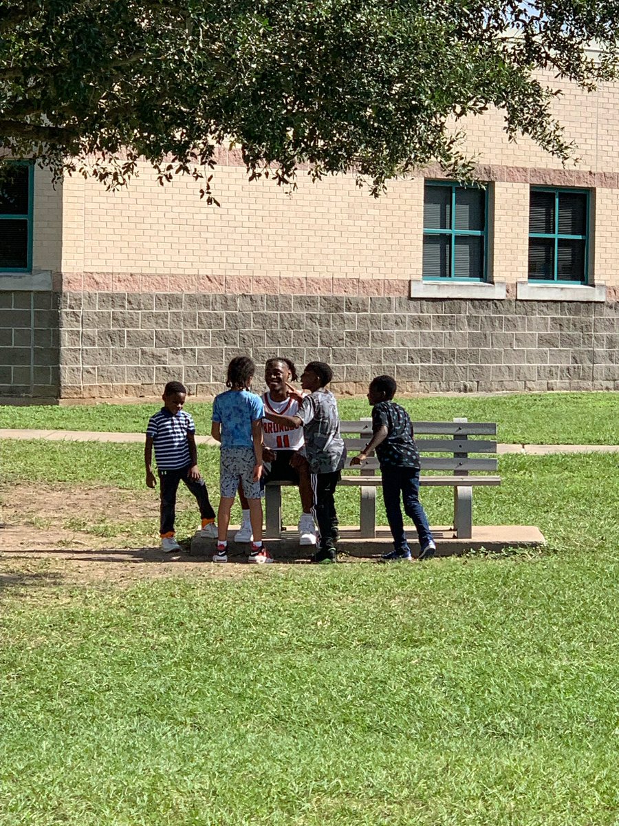 BHS_BroncoHoops's tweet photo. Thanks to @AFE_Stars for having our athletes today for lunch and recess!!!
We had a great time meeting some superstar kids!!!
@BHS_Broncos @FortBendISD @FBISDAthletics @LadyBTBA @BHSGirlsSoccer_ https://t.co/aJmIosuOEo