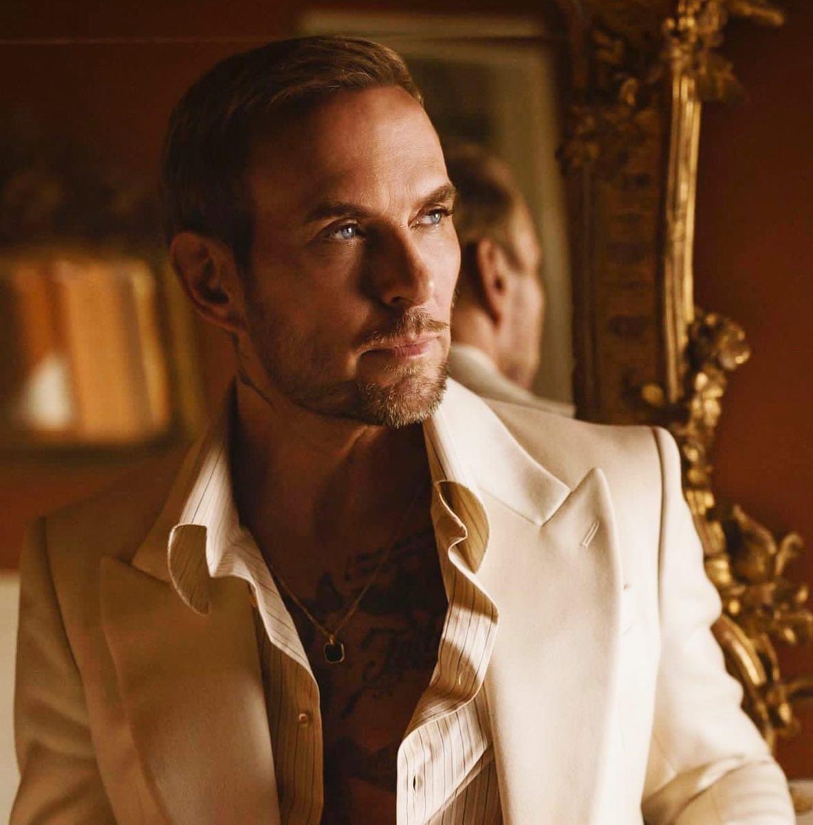 Finished up something I’m extremely proud of! Will share soon. Thanks for all your lovely messages! I’m really enjoying life and working in the UK. X #TheBeautifulUnknown