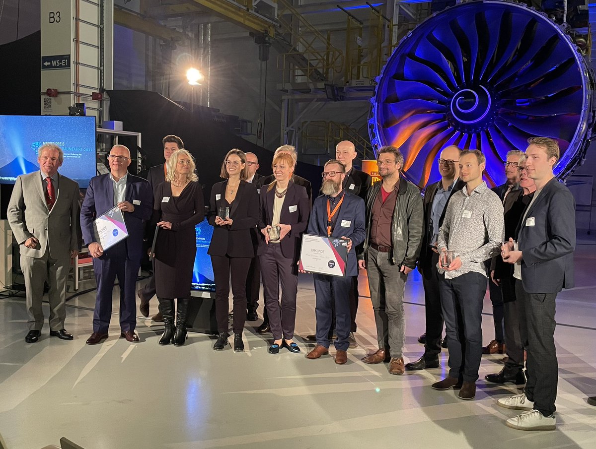 Herzlichen Glückwunsch an alle ￼und DANKE!!! fürs Mitfiebern und Mitmachen beim <a href="/MedienpreisLuR/">MedienpreisLuR</a>. #MedienpreisLuR2022 ￼￼￼✈️🚀✍️
 #journalismmatters #journalismus