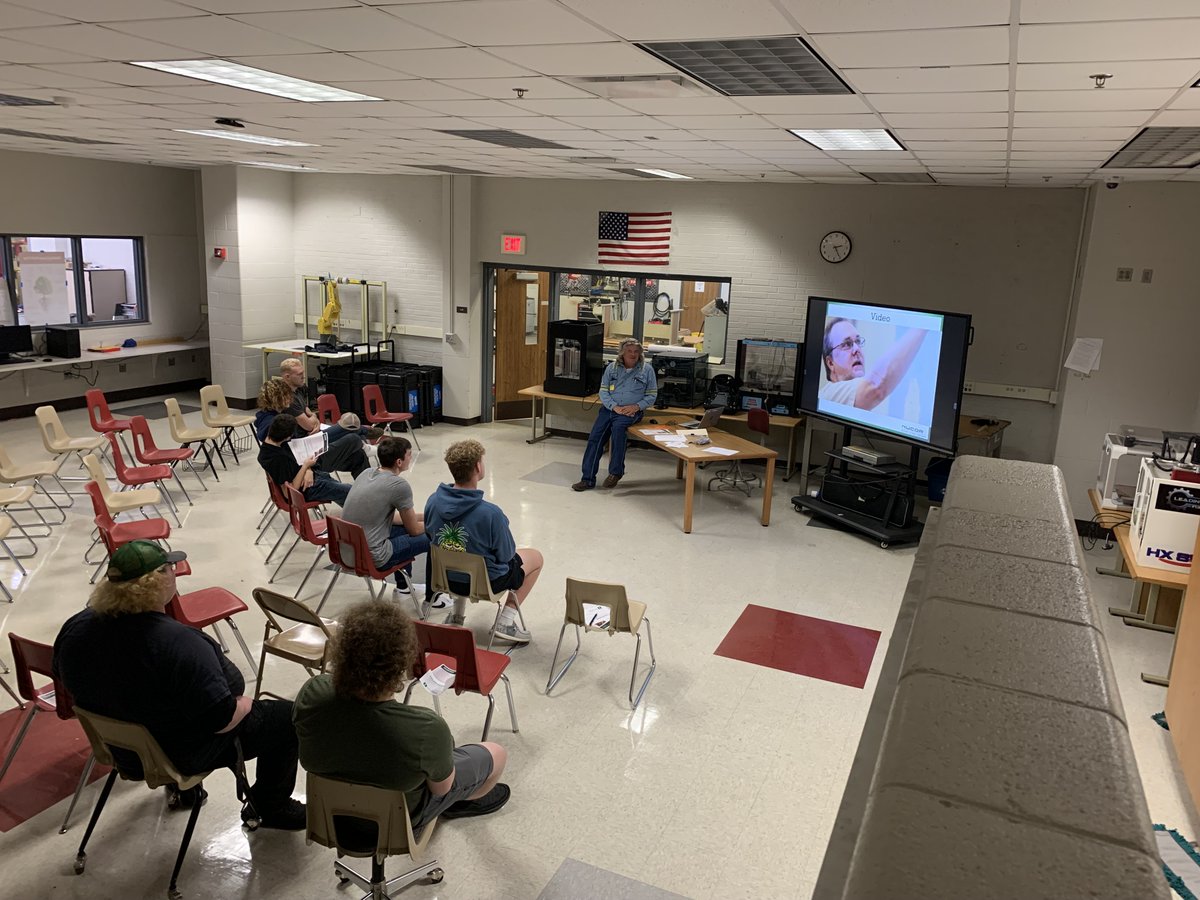 Today Jr & Sr students had the opportunity to hear from one of #SouthmontHighSchool, Manufacturing partners. #INMaCMDSUMMITT,#CommunityofPractice
#INMaC,#MovingForwardTogether #NextGenerationManufacturing,#INMaCMicroGrant,#FuterWorkforce #industry40 #Nucor