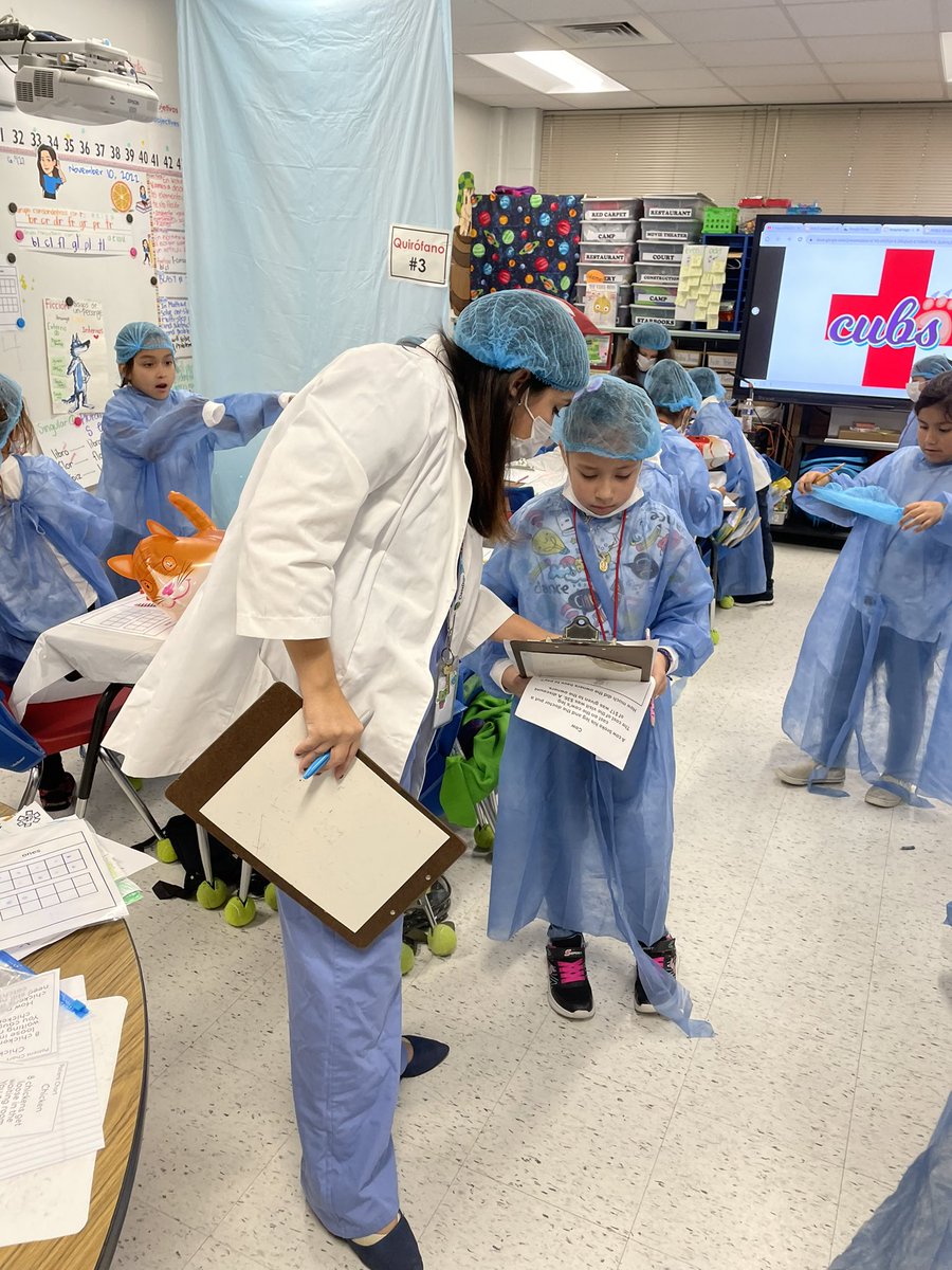 Karlet777's tweet photo. Our 2nd grade “surgeons” are in the OR! Amazing problem-solving Ms. Perez! @ChannelviewISD @crenshawcubs @Jaleydapz https://t.co/8pE5z7yKkp