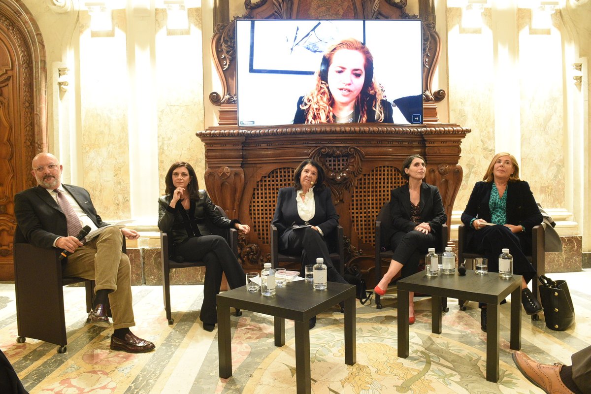 UniLUISS's tweet photo. Questa sera, #Luiss ha ospitato la presentazione di "LEADHERS", il libro di @toniacart nato dalle chiacchierate e dagli incontri, senza filtri, con le protagoniste. Con Paola Severino, @ProfPrencipe, Titti Postiglione, @speranzascapp e @MariaLatella, @RInciocchi. https://t.co/a2b3X6jlv6