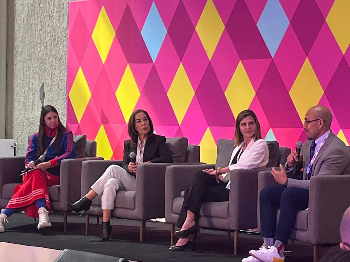 Líderes Mexicanos (@lideresmexicano) on Twitter photo Panel 3 en uno: anunciante, clientes y consumidores. Con Pilar Sánchez <a href="/MDLZ/">Mondelēz Intl</a>, Verónica Hernández <a href="/OgilvyMX/">Ogilvy México</a>, María Fernández <a href="/PRODU/">PRODU</a> y Nataniel Espinoza <a href="/NestleMX/">Nestlé México</a> Panel 3 en uno: anunciante, clientes y consumidores. Con Pilar Sánchez <a href="/MDLZ/">Mondelēz Intl</a>, Verónica Hernández <a href="/OgilvyMX/">Ogilvy México</a>, María Fernández <a href="/PRODU/">PRODU</a> y Nataniel Espinoza <a href="/NestleMX/">Nestlé México</a>