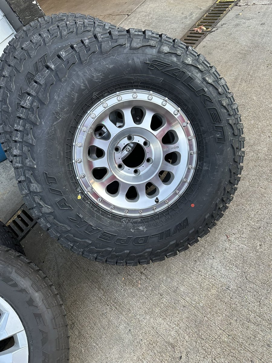 New 35’s for the Silverado! @FalkenTire